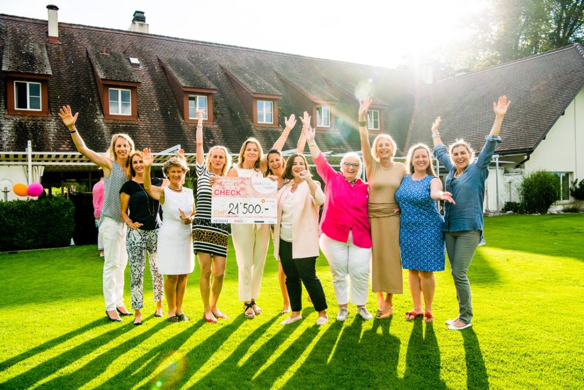 Weibliche Solidarität am Golfplatz: Weitere 21.500 Franken für die Krebsliga Schweiz