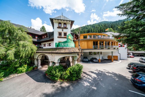 Hotel Gut Trattlerhof & Chalets-Außenansicht HotelWEB