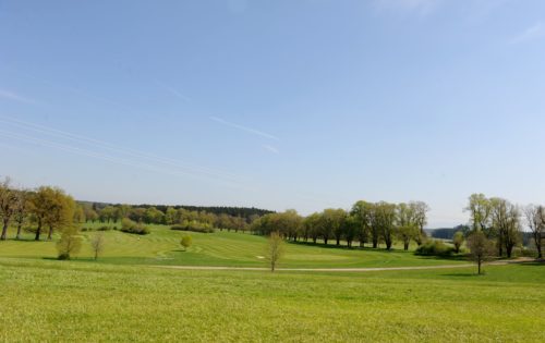 Das malerische Gut Ising am Chiemsee ist ab sofort wieder geöffnet