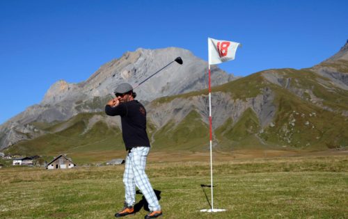 Pop Up-Golf: Kühe runter, Golfer rauf
