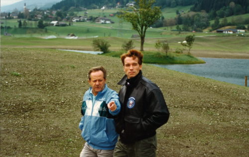 Charly-Kahr-und-Arnold-Schwarzenegger-bei-Besichtigung-des-neuen-Golfplatzes-in-Schladming-1990