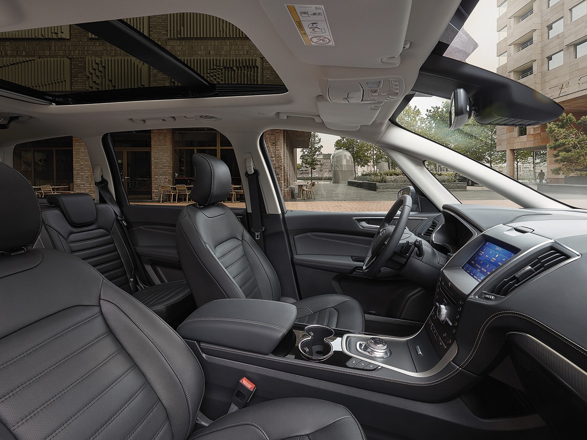 Ford Galaxy Hybrid: Raumgreifend