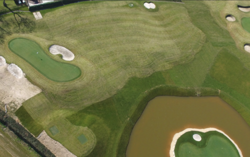 Gareth-Bale-3-Greens-im-Garten-von-Gareth-Bale-das-Inselgreen-Loch-17-TPC-Sawgrass-Loch-12-Augusta-und-Loch-8-Royal-Troon-Posted-Stamp-rechts-oben.-