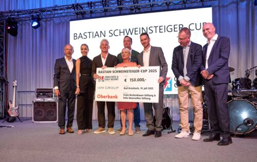 Bastian-Schweinsteiger-Cup-Scheckuebergabe