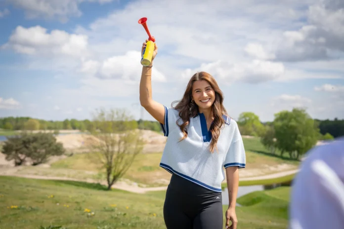 Mia Baker startet das erste Creator Golf Masters