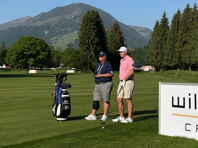 Sepp Straka und sein Caddie Duane Bock während einer Practice Round für die Austrian Alpine Open 2026 am Golfplatz Kitzbühel Schwarzsee Reith in Kitzbühel Tirol